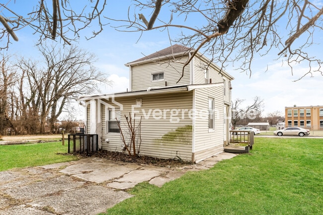 Building Photo - 1800 Bising Ave