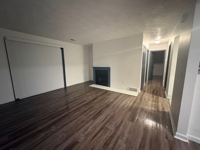 Building Photo - 628 Whites Rd