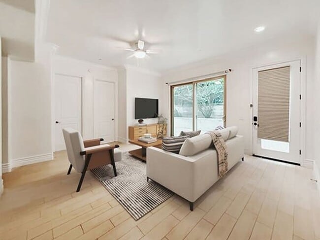 Building Photo - Spacious 6 Bed in Carlsbad with Ocean Views and Roof Top deck, 1 mile to the Beach!!