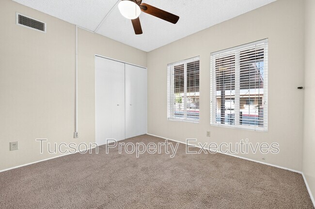 Building Photo - 510 W Cll Lago