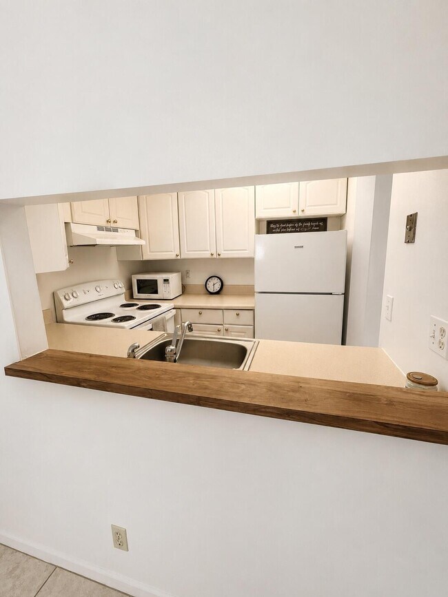 Building Photo - 7178 Golf Colony Ct