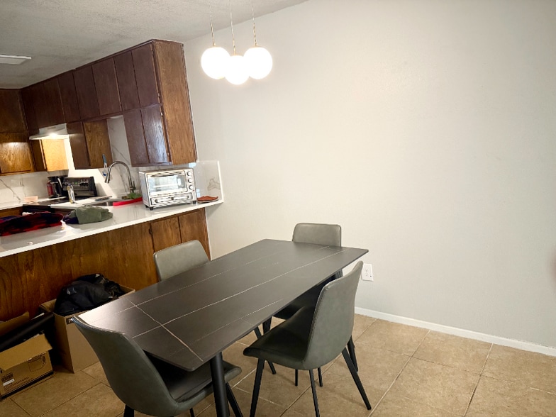 Building Photo - 2407 Ventura Dr