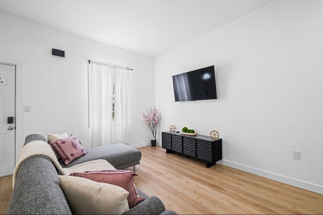 Building Photo - 1019 Central Ave