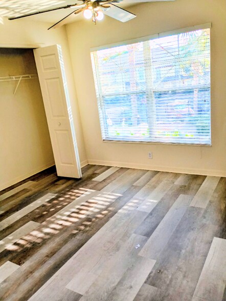 Building Photo - 3870 Island Way