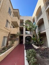 Building Photo - Villa Isabella