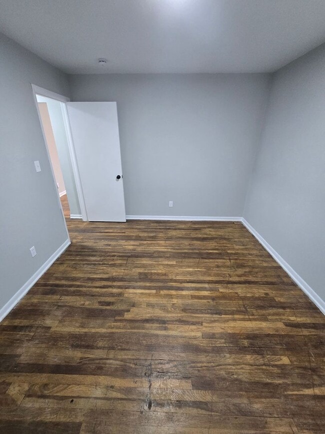 Building Photo - 3 BEDROOM SINGLE FAMILY