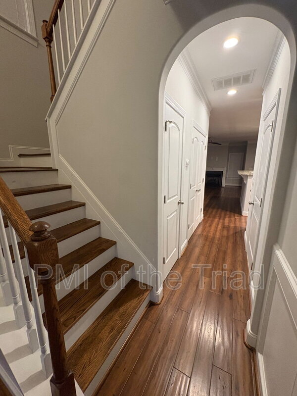 Primary Photo - 1146 Augustine Heights Dr