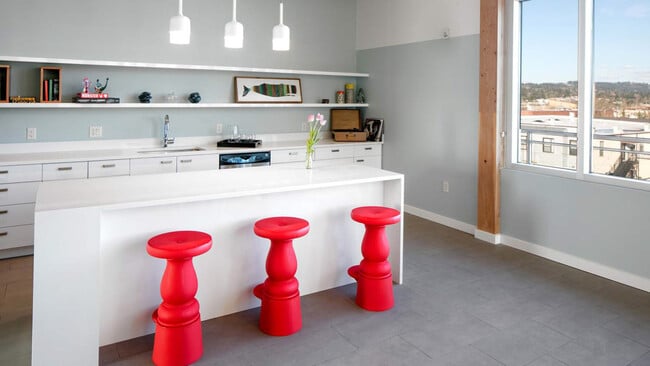 Building Photo - 4545 SW Angel Ave