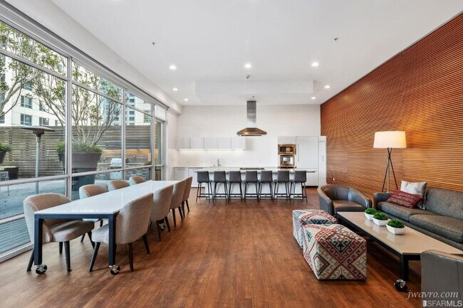 Building Photo - 1160 Mission St