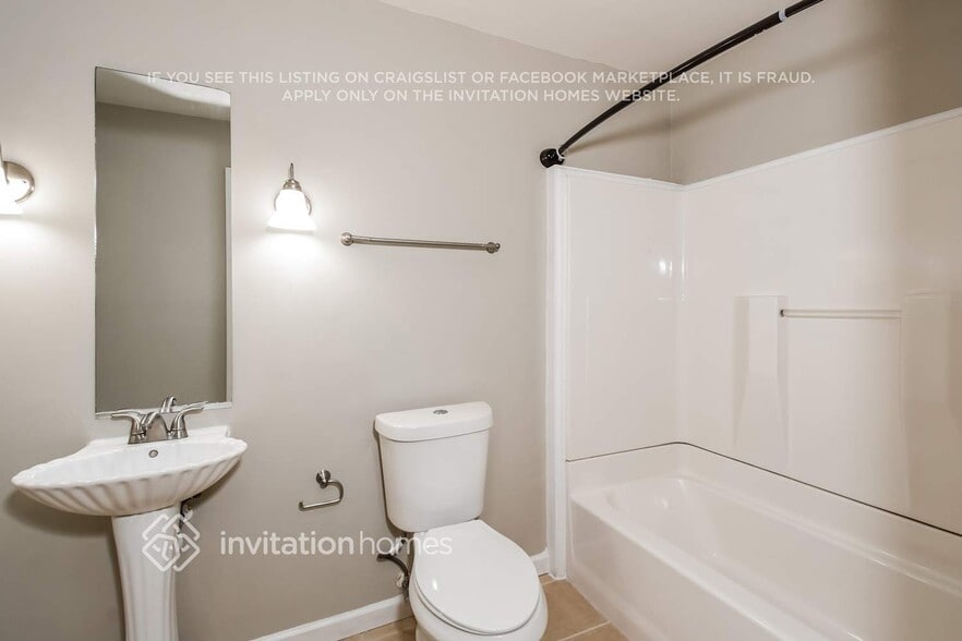 Building Photo - 2026 Castlemaine Cir