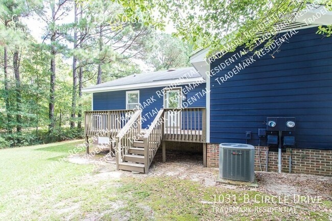 Building Photo - 1031-B Circle Drive-