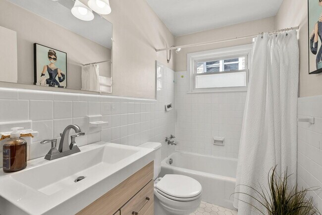 Building Photo - 129 Greenbriar Rd