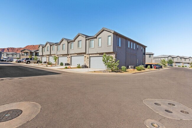 Building Photo - 350 W Old Hwy