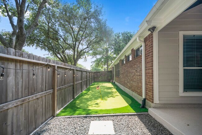 Building Photo - 5802 Sawyer Bend Ln