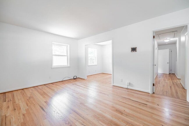 Building Photo - 119 Driftwood Pl