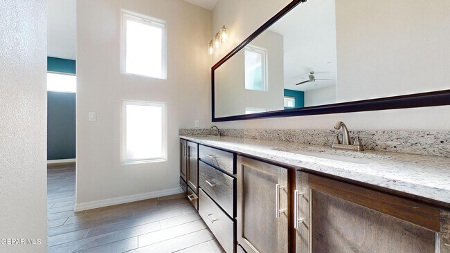 Building Photo - 500 La Entrada Cir