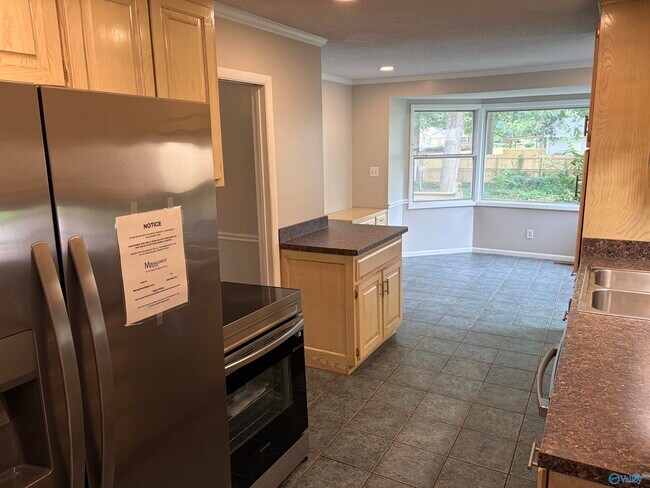 Building Photo - 2109 Villaret Dr SW