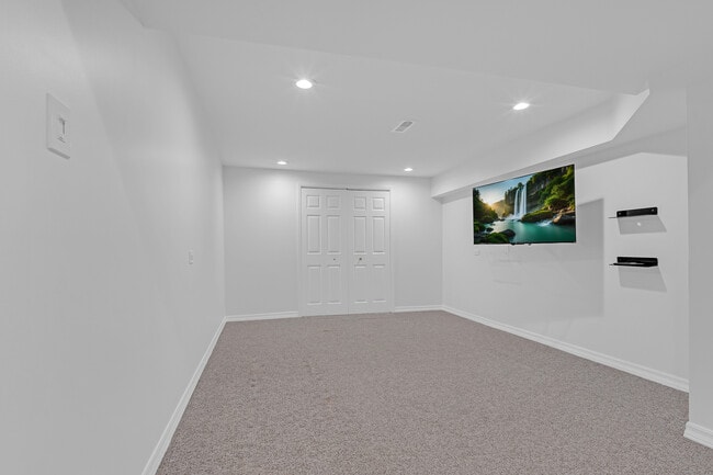 Building Photo - 141 Manchester Ct