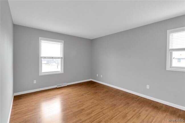 Building Photo - 940 Reserve Rd