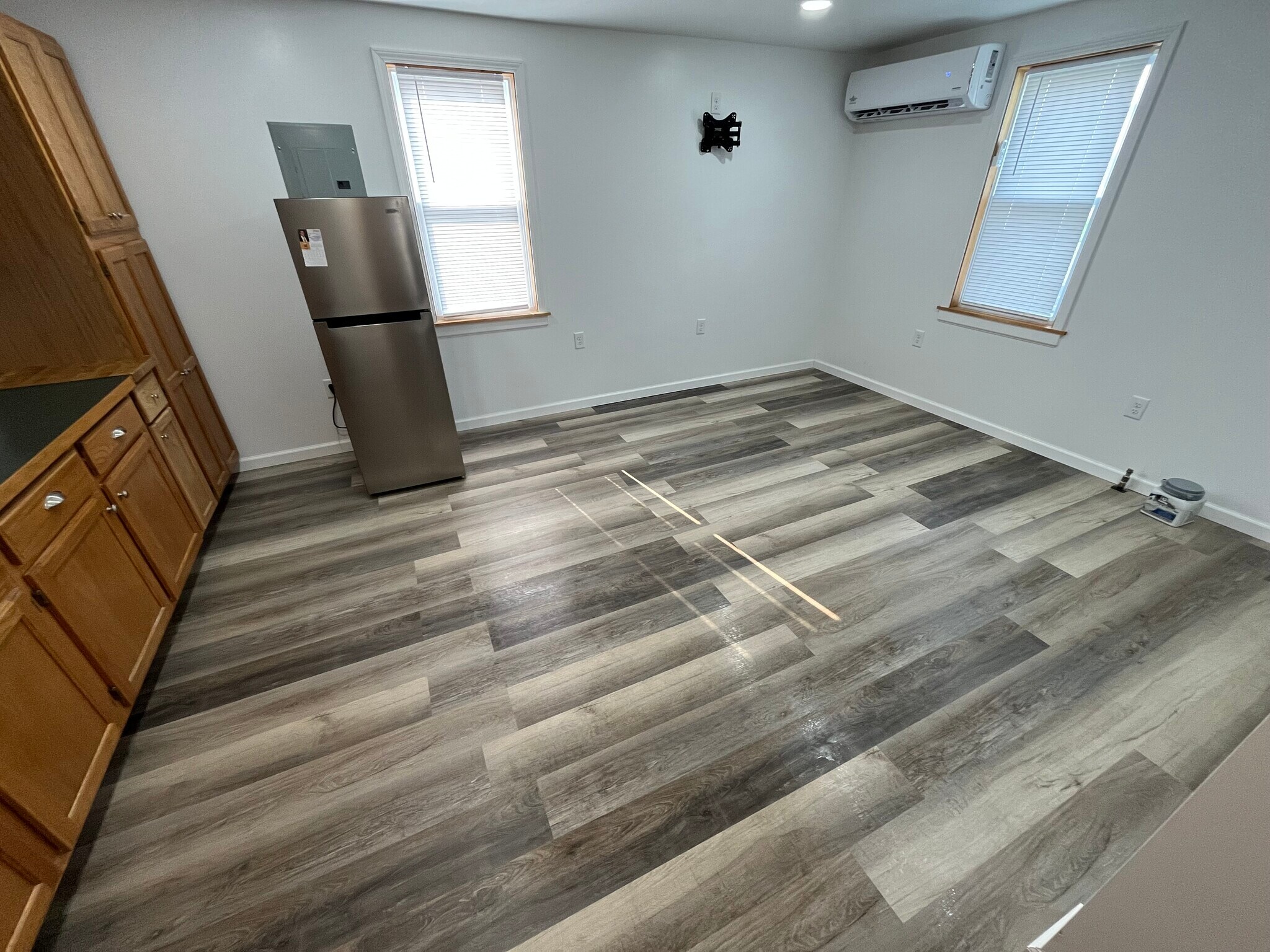 Building Photo - 112 E Young St