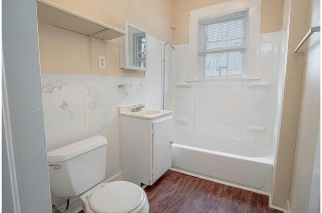 Building Photo - 111 S Olive St