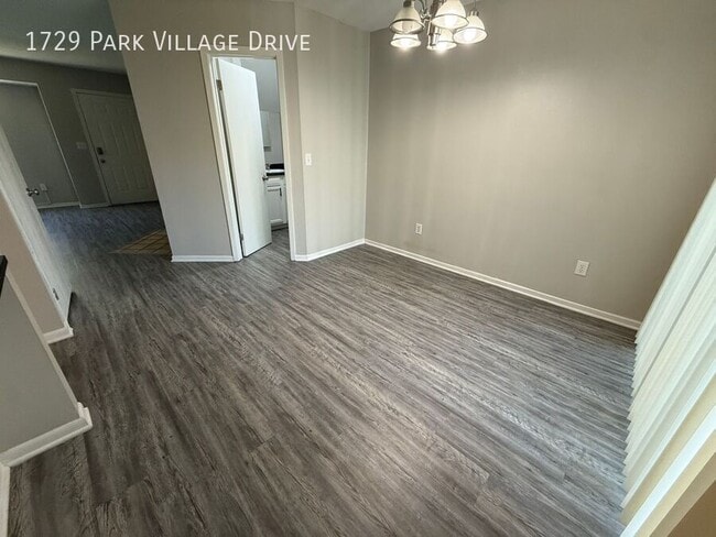 Building Photo - 1729 Park Village Dr