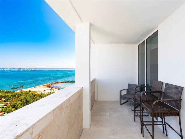 Building Photo - 10275 Collins Ave