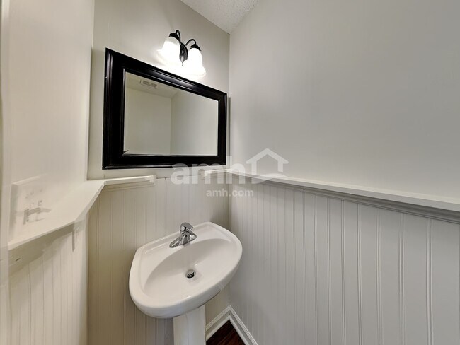 Building Photo - 6118 Goldenfield Dr