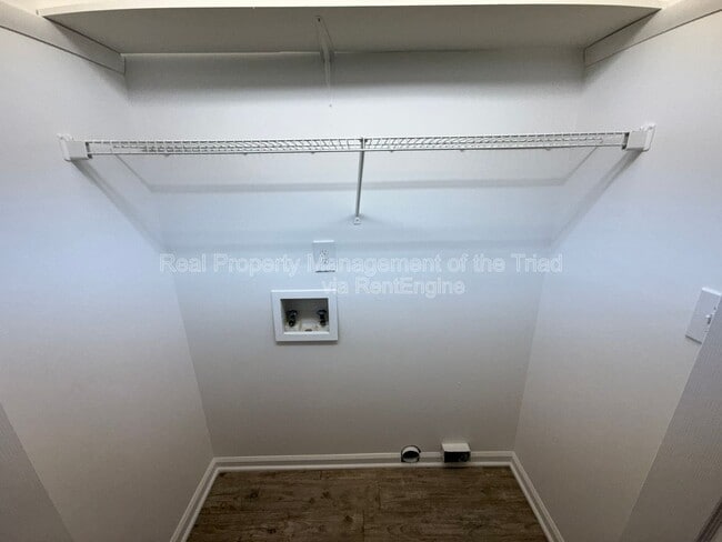 Building Photo - 4005 Sassafras Ct