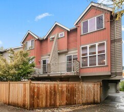 Building Photo - Immaculate Urban Townhome in Famed Alaska ...