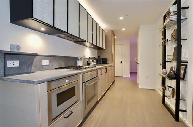 Building Photo - 1425 Hudson St