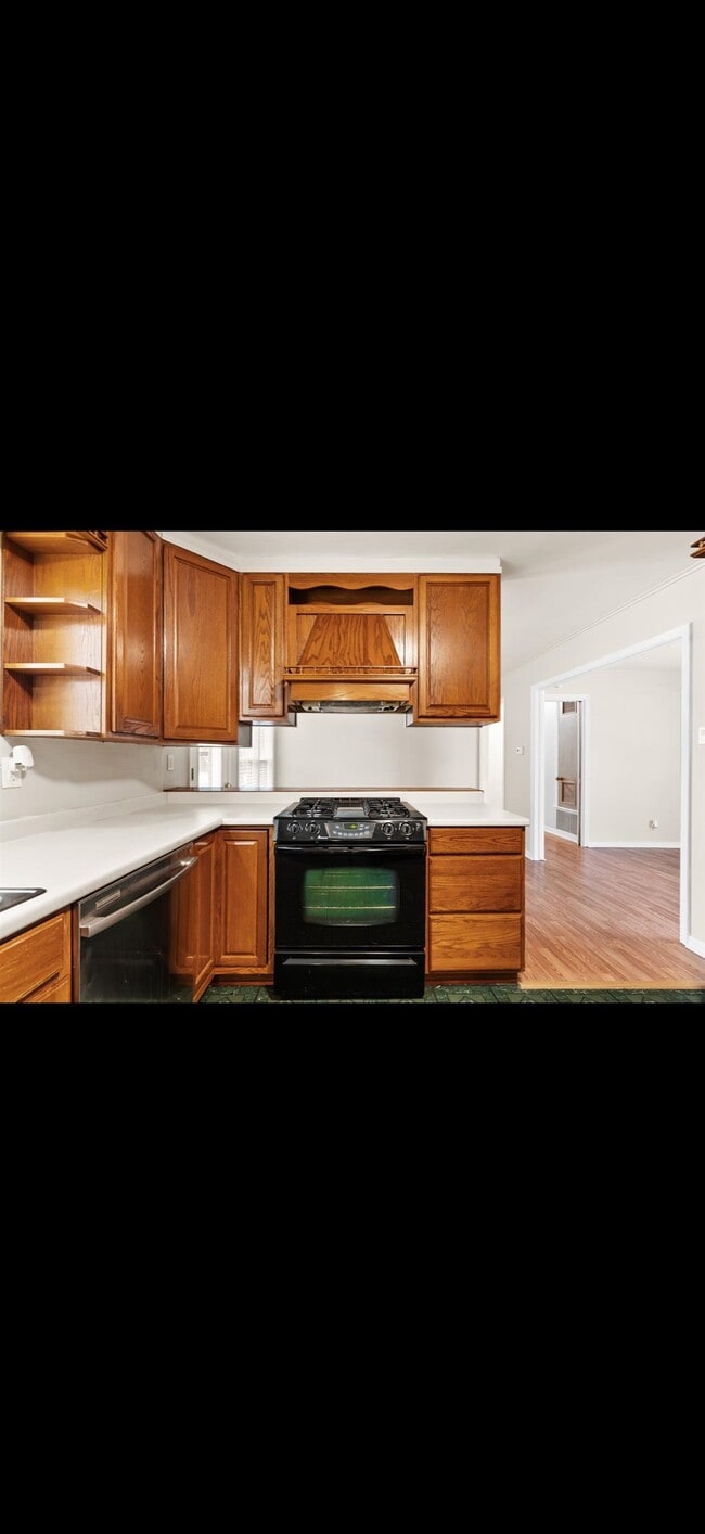 Building Photo - 13 Perkins St