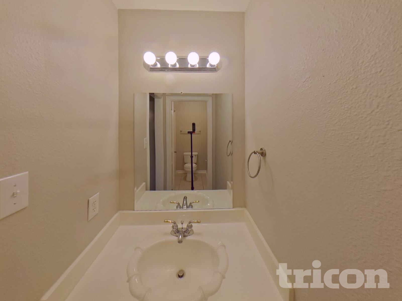 Building Photo - 1980 Creekside Dr