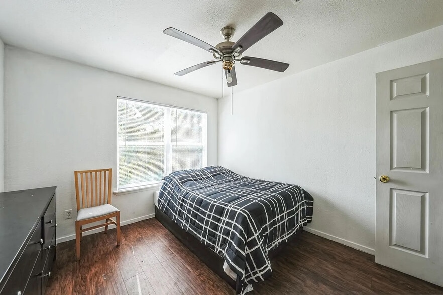 Building Photo - Room in Duplex on Park Plaza Dr