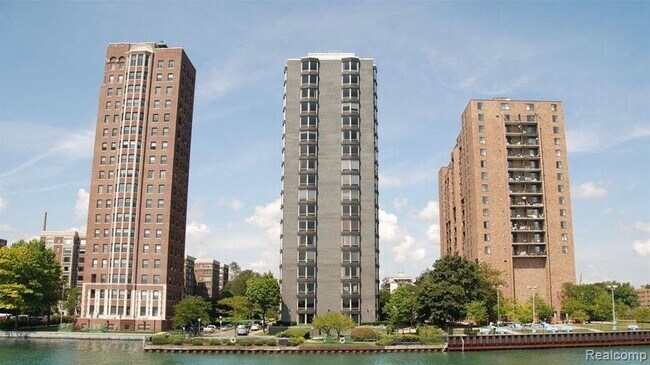 Building Photo - 8200 E Jefferson Ave