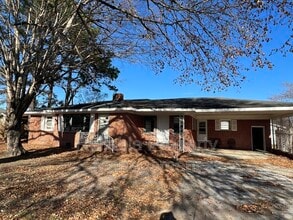 Building Photo - 1006 River Rd