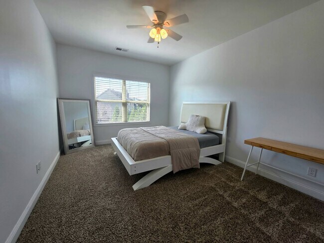 Building Photo - 4 Bedroom/3 Bathroom Plus, Plus, and Plus ...
