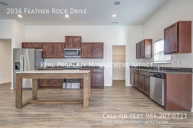 Building Photo - 2036 Feather Rock Dr