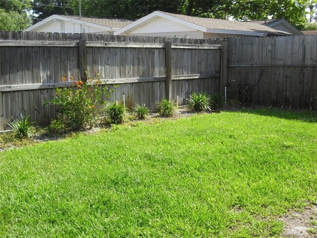 Building Photo - 3209 W Tyson Ave