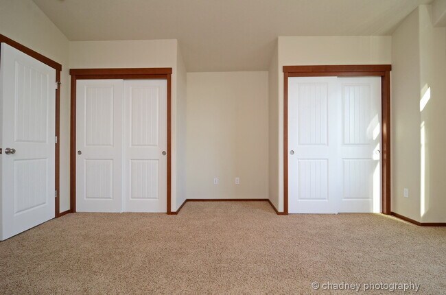 Building Photo - Beautiful Townhome! Flawless Location!