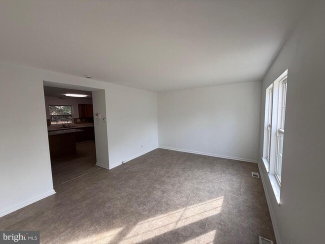 Building Photo - 3 Coachlight Dr