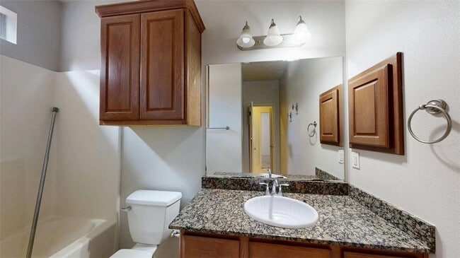 Building Photo - 332 Forest Dr Loop
