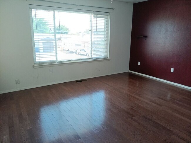 Building Photo - 3 Bedroom, 2.5 Bathroom Home! Schedule a Showing Soon!