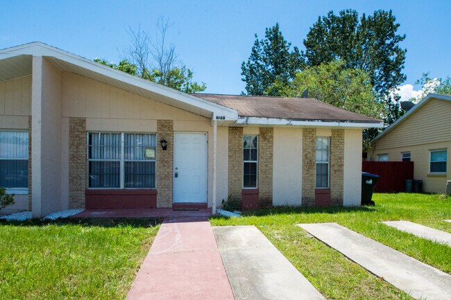 Building Photo - Just Listed 2/1 half duplex home!
