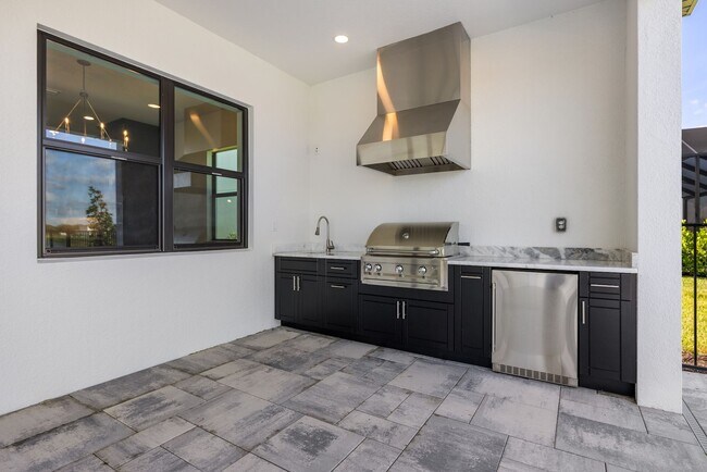 Building Photo - Brand New spacious 4bd/3.5bth Sarasota Hom...