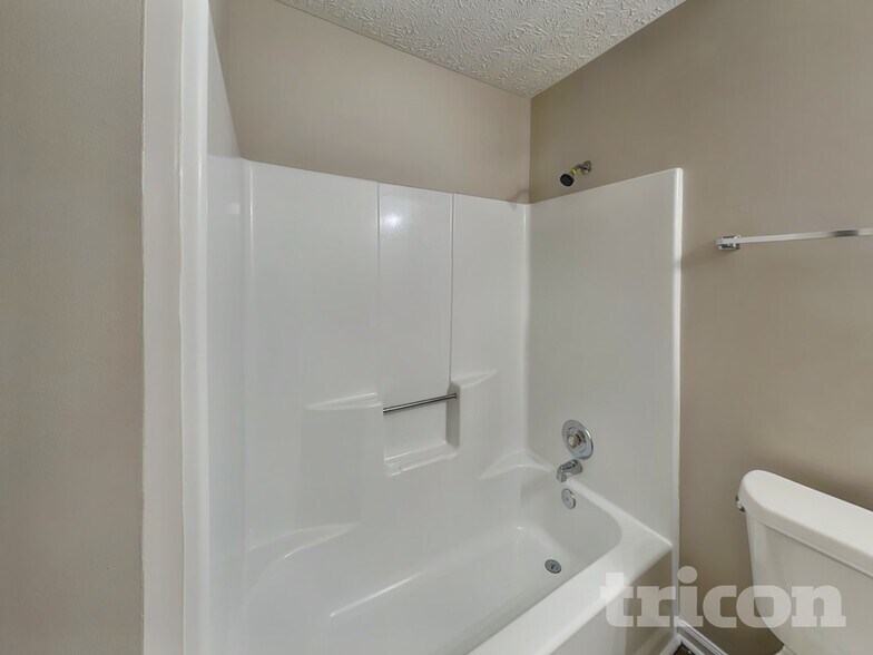 Building Photo - 38 Ann Cir