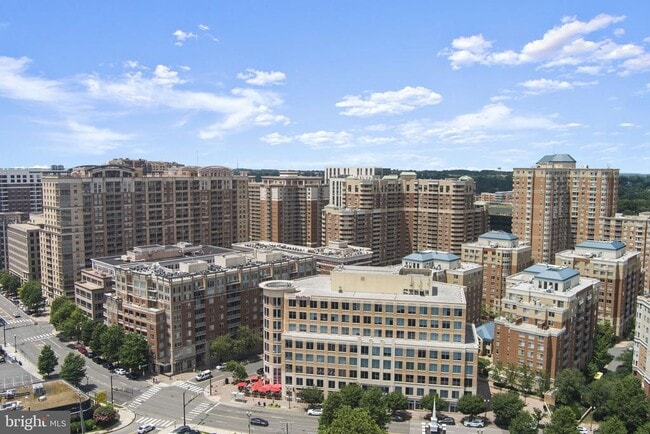 Building Photo - 880 N Pollard St