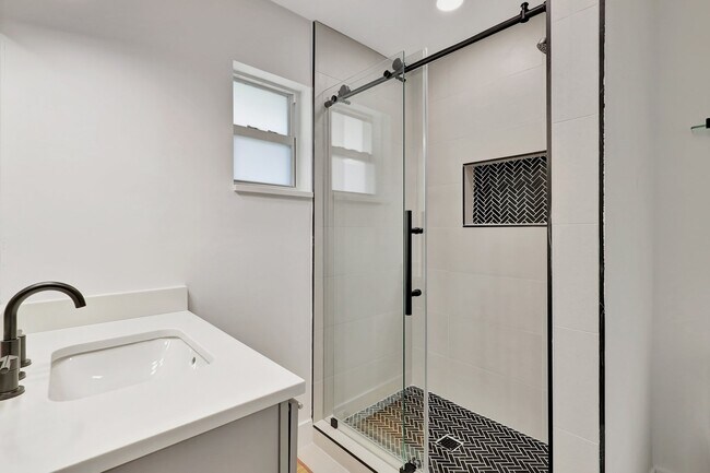 Building Photo - 4278 Gulfstream Rd
