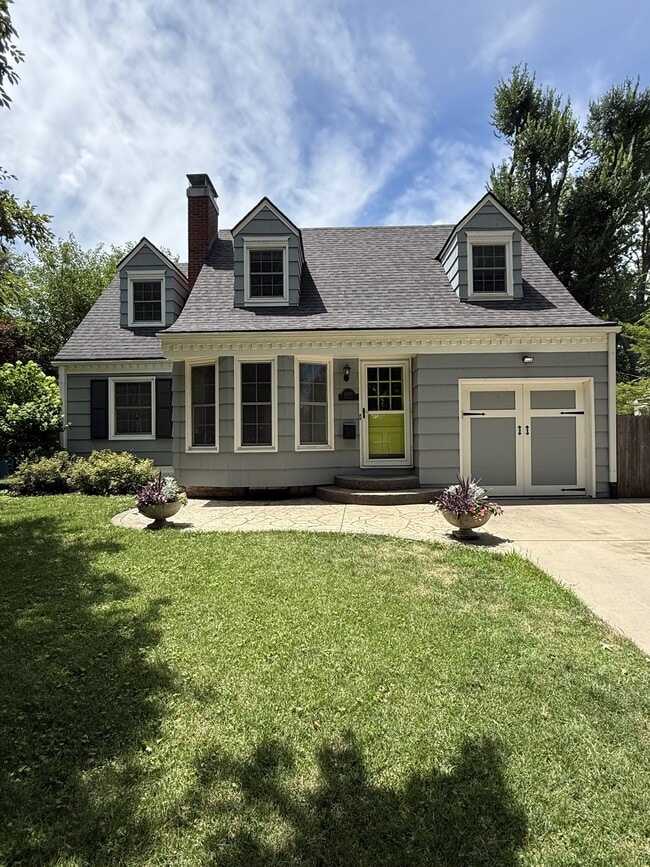 Building Photo - 6826 Fontana St