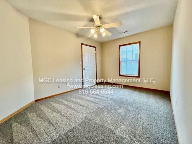 Building Photo - Beautiful Ranch-Style Duplex in Peculiar, MO - Available 09/22/26